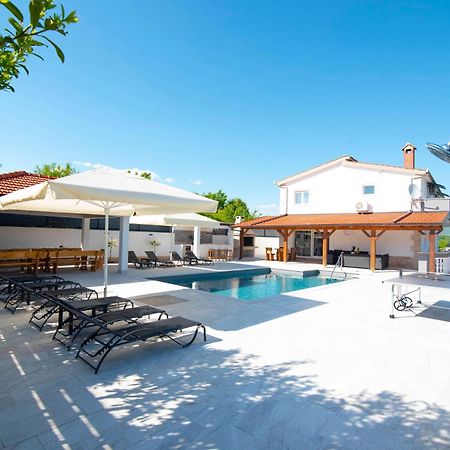 Vacation Villa Matic With 7 Bedrooms Sinj Exterior photo