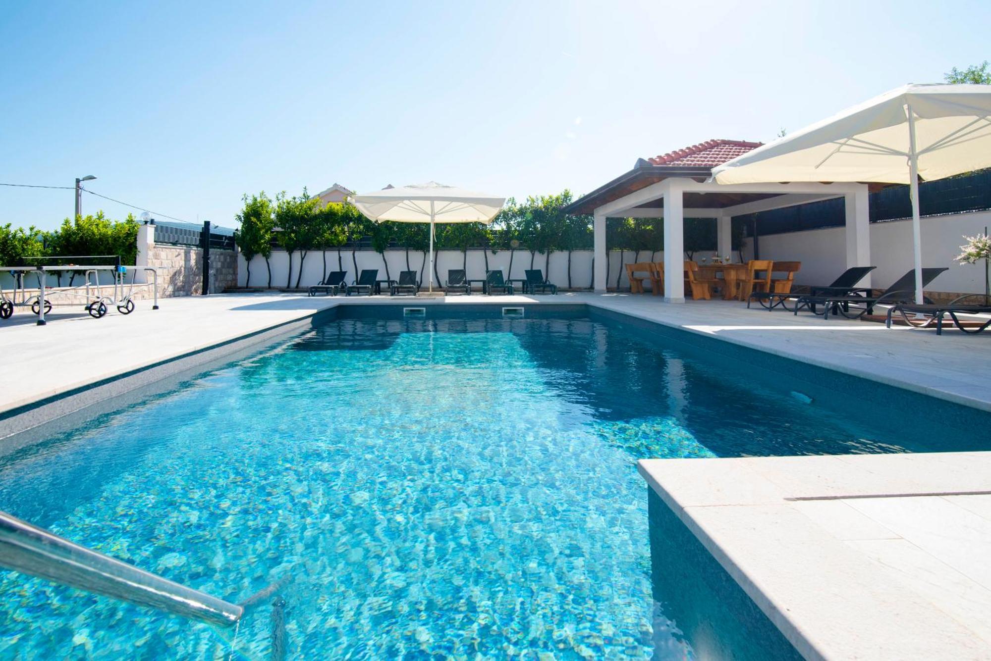 Vacation Villa Matic With 7 Bedrooms Sinj Exterior photo